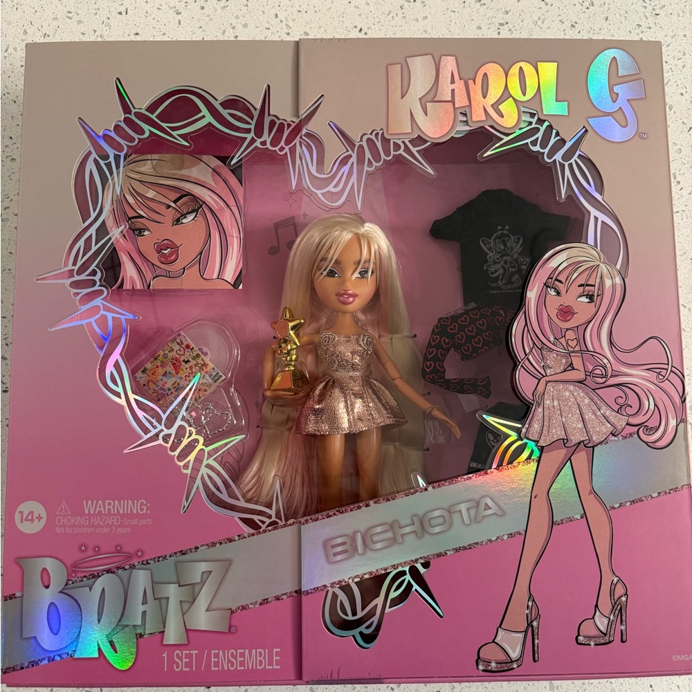 Bratz x Karol G Collector Doll 3 Outfits and Accessories IN HAND!! - Picture 3 of 4